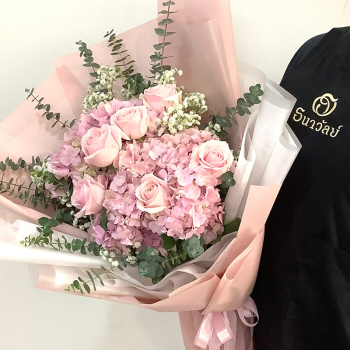 Pink roses bouquet