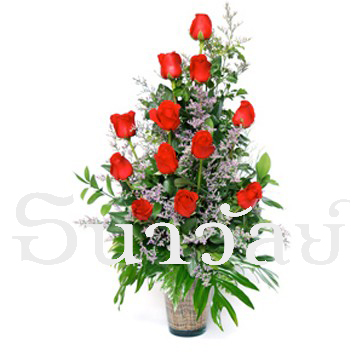 12 Premium long stemmed red roses in a glass vase แจกันกุหลาบ Red 12 ดอก