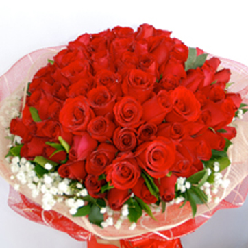 Bouquet of 99 long stemmed red roses ช่อกุหลาบแดง 99 ดอก