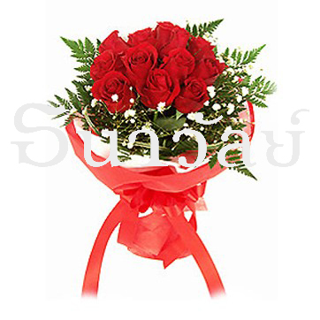 Bouquet of 12 short stemmed red roses ช่อกลมกุหลาบแดง 12 ดอก