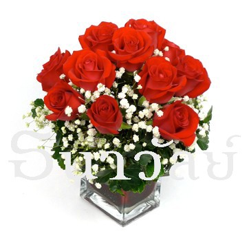 Promotion(25%off)Valentine's Day - 12 red roses in a glass vase